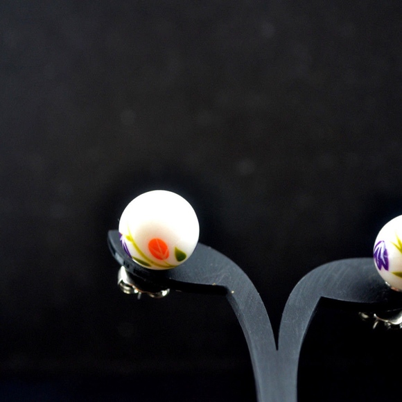 Belle by Sorelle Hand painted Shell Earrings - Picture 6 of 7